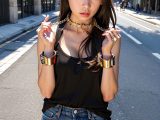 街中で、手錠で拘束される女性　埼玉県　行田市　2025年05月08日